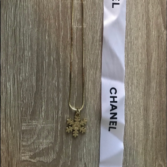 ❄️LAST ONE! Authentic Shiny CHANEL Snowflake Zipper-Pull❄️ - Picture 5 of 16